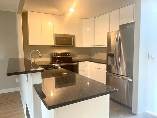 100 Glenview Crescent, Princeton, BC - Indoor Photo Showing Kitchen