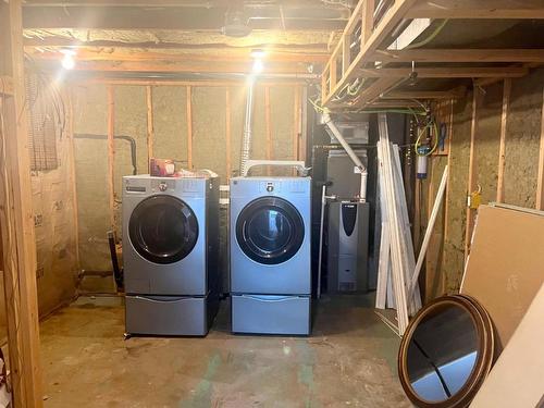 100 Glenview Crescent, Princeton, BC - Indoor Photo Showing Laundry Room