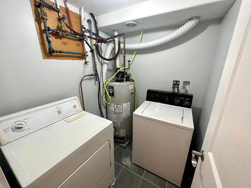 100 Glenview Crescent, Princeton, BC - Indoor Photo Showing Laundry Room