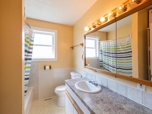 660 Stansfield Road, Kamloops, BC - Indoor Photo Showing Bathroom