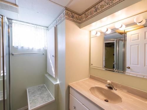 660 Stansfield Road, Kamloops, BC - Indoor Photo Showing Bathroom