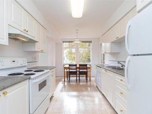 204-1663 Mckenzie Ave, Saanich, BC - Indoor Photo Showing Kitchen With Double Sink