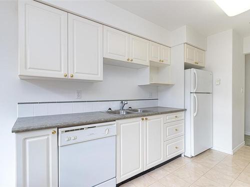 204-1663 Mckenzie Ave, Saanich, BC - Indoor Photo Showing Kitchen With Double Sink