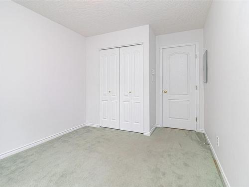 204-1663 Mckenzie Ave, Saanich, BC - Indoor Photo Showing Other Room