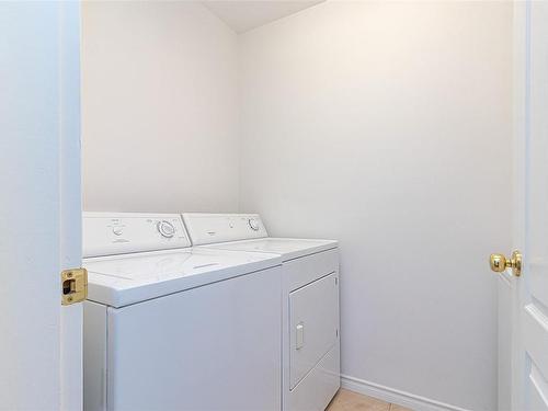 204-1663 Mckenzie Ave, Saanich, BC - Indoor Photo Showing Laundry Room