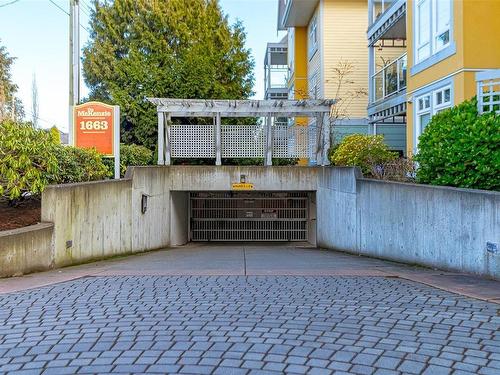 204-1663 Mckenzie Ave, Saanich, BC - Outdoor