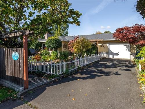 27 Jedburgh Rd, View Royal, BC 