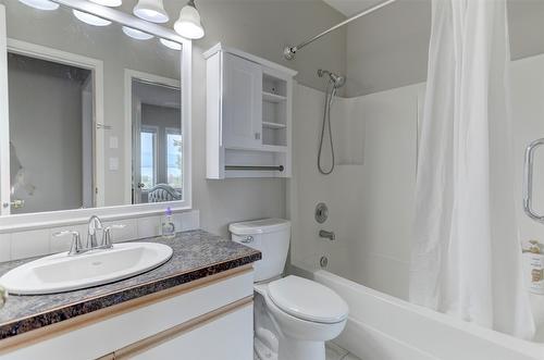 3582 Apple Way Boulevard, West Kelowna, BC - Indoor Photo Showing Bathroom