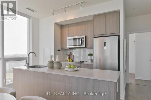 3308 - 32 Forest Manor Road, Toronto, ON - Indoor Photo Showing Kitchen