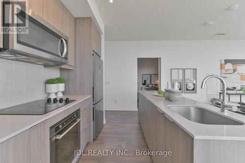 3308 - 32 Forest Manor Road, Toronto, ON - Indoor Photo Showing Kitchen