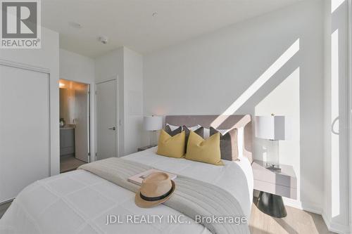 3308 - 32 Forest Manor Road, Toronto, ON - Indoor Photo Showing Bedroom