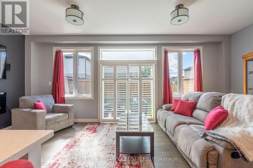 Bright living room - 16 - 2427 Daisy Bend, London, ON 