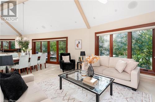 1100 Haydonbridge Court, Peel, ON - Indoor Photo Showing Living Room