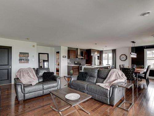 Living room - 403-180 Rue Bohémier, Mascouche, QC - Indoor Photo Showing Living Room