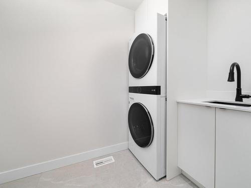 Laundry room - 80 Rue Somerset, Baie-D'Urfé, QC - Indoor Photo Showing Laundry Room