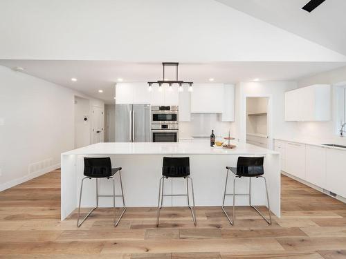 Cuisine - 80 Rue Somerset, Baie-D'Urfé, QC - Indoor Photo Showing Kitchen With Upgraded Kitchen