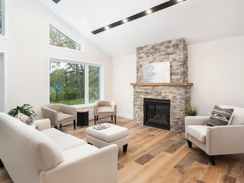 Salon - 80 Rue Somerset, Baie-D'Urfé, QC - Indoor Photo Showing Living Room With Fireplace