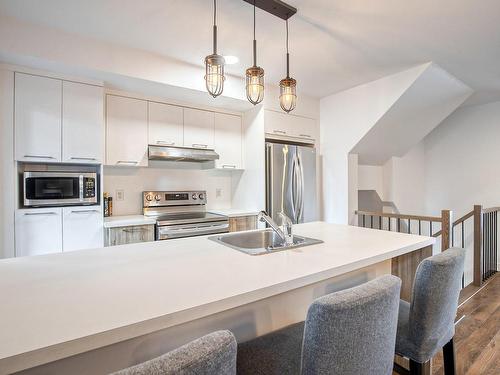 Cuisine - 658 Rue Blain, Saint-Amable, QC - Indoor Photo Showing Kitchen With Double Sink With Upgraded Kitchen