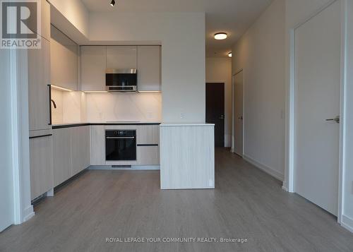 821 - 425 Front Street E, Toronto, ON - Indoor Photo Showing Kitchen