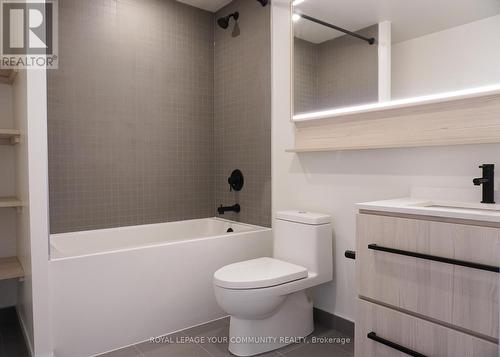 821 - 425 Front Street E, Toronto, ON - Indoor Photo Showing Bathroom