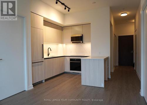 821 - 425 Front Street E, Toronto, ON - Indoor Photo Showing Kitchen