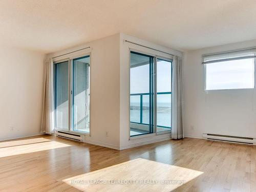 2812-77 Harbour Sq, Toronto, ON - Indoor Photo Showing Other Room