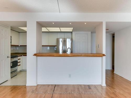 2812-77 Harbour Sq, Toronto, ON - Indoor Photo Showing Kitchen