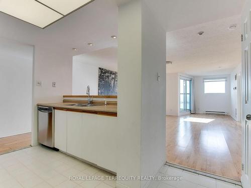 2812-77 Harbour Sq, Toronto, ON - Indoor