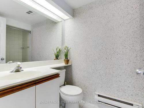 2812-77 Harbour Sq, Toronto, ON - Indoor Photo Showing Bathroom