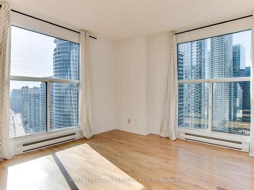 2812-77 Harbour Sq, Toronto, ON - Indoor Photo Showing Other Room