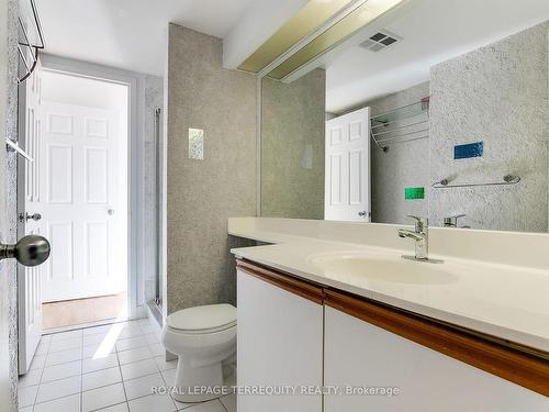 2812-77 Harbour Sq, Toronto, ON - Indoor Photo Showing Bathroom