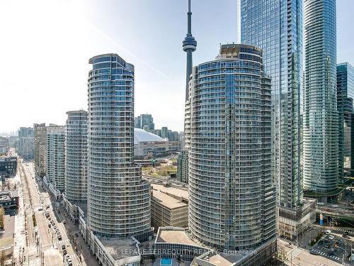 2812-77 Harbour Sq, Toronto, ON - Outdoor With Facade