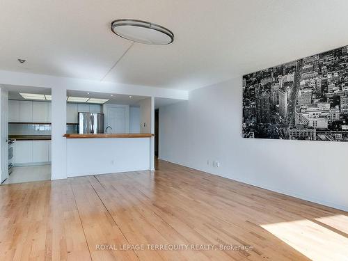 2812-77 Harbour Sq, Toronto, ON - Indoor Photo Showing Kitchen