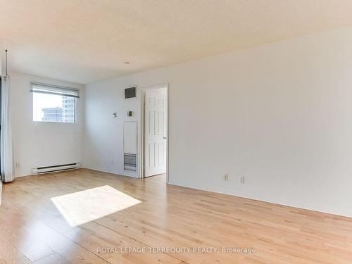 2812-77 Harbour Sq, Toronto, ON - Indoor Photo Showing Other Room