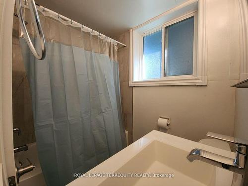 2-207 Trent St E, Whitby, ON - Indoor Photo Showing Bathroom