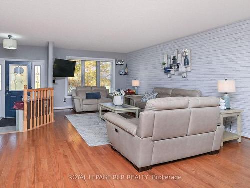 26 Dekker St, Adjala-Tosorontio, ON - Indoor Photo Showing Living Room