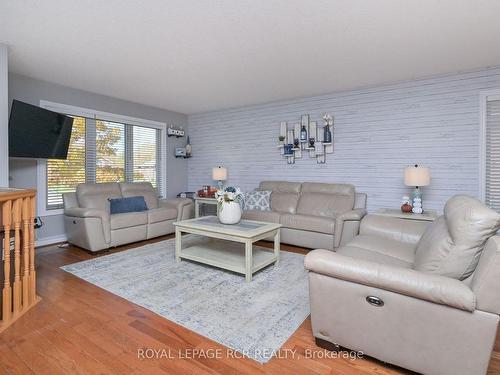 26 Dekker St, Adjala-Tosorontio, ON - Indoor Photo Showing Living Room