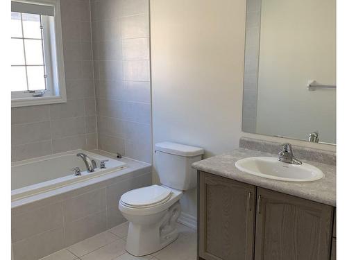 5589 Bonnie St, Mississauga, ON - Indoor Photo Showing Bathroom