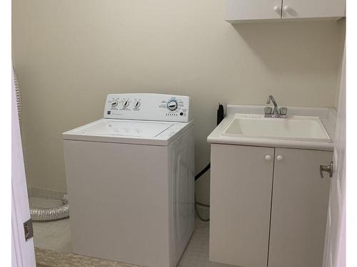 5589 Bonnie St, Mississauga, ON - Indoor Photo Showing Laundry Room