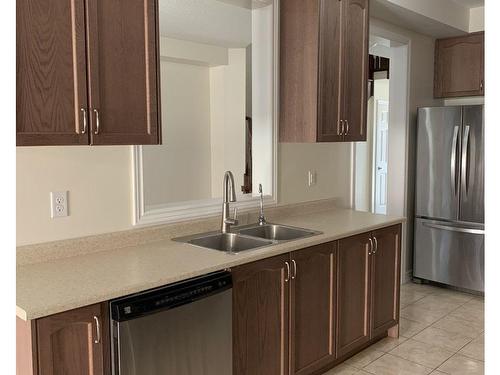 5589 Bonnie St, Mississauga, ON - Indoor Photo Showing Kitchen With Double Sink