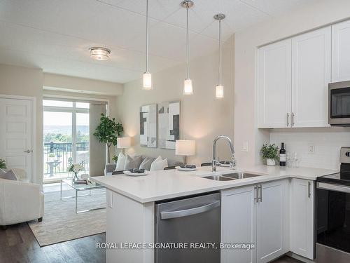 508-610 Farmstead Dr, Milton, ON - Indoor Photo Showing Kitchen With Double Sink With Upgraded Kitchen