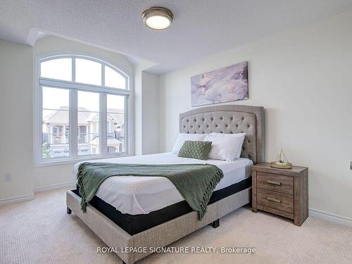 1425 Sycamore Gdns, Milton, ON - Indoor Photo Showing Bedroom