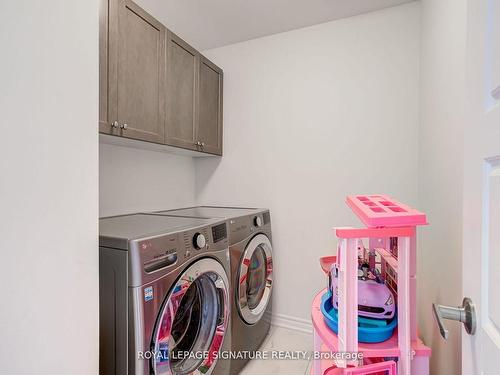 1425 Sycamore Gdns, Milton, ON - Indoor Photo Showing Laundry Room