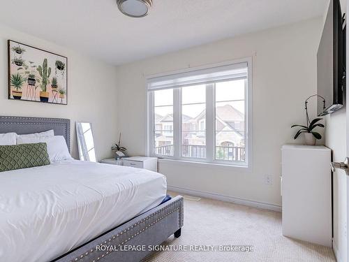 1425 Sycamore Gdns, Milton, ON - Indoor Photo Showing Bedroom