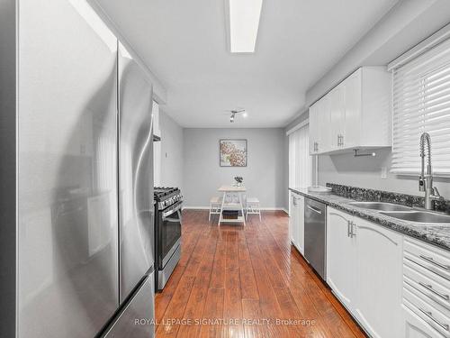 3193 Osbourne Rd, Mississauga, ON - Indoor Photo Showing Kitchen With Double Sink