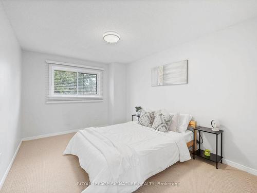 3193 Osbourne Rd, Mississauga, ON - Indoor Photo Showing Bedroom