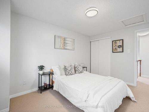 3193 Osbourne Rd, Mississauga, ON - Indoor Photo Showing Bedroom