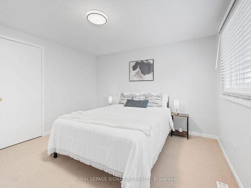 3193 Osbourne Rd, Mississauga, ON - Indoor Photo Showing Bedroom