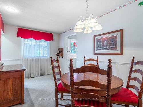 558 Elwood Rd, Burlington, ON - Indoor Photo Showing Dining Room