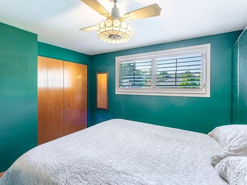 558 Elwood Rd, Burlington, ON - Indoor Photo Showing Bedroom